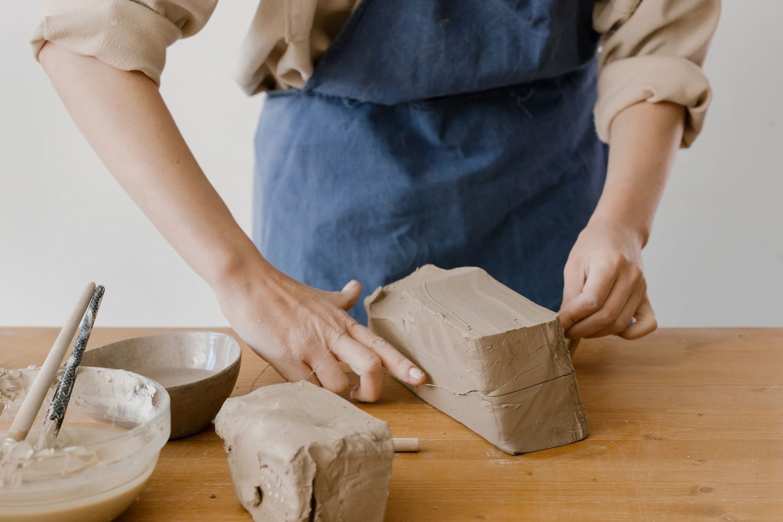Demolding a ceramic piece from a slip casting mold